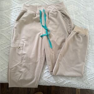 FIGS Zamora Jogger Scrub Pants 
Limited Edition color- Boulder